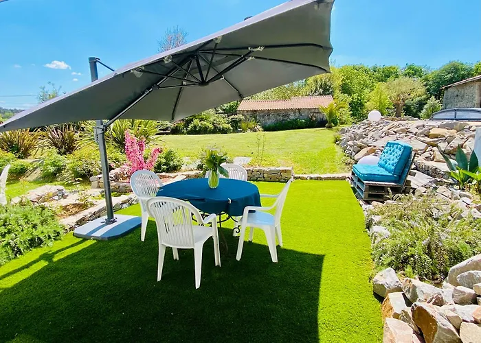 La Cour De La Foret *