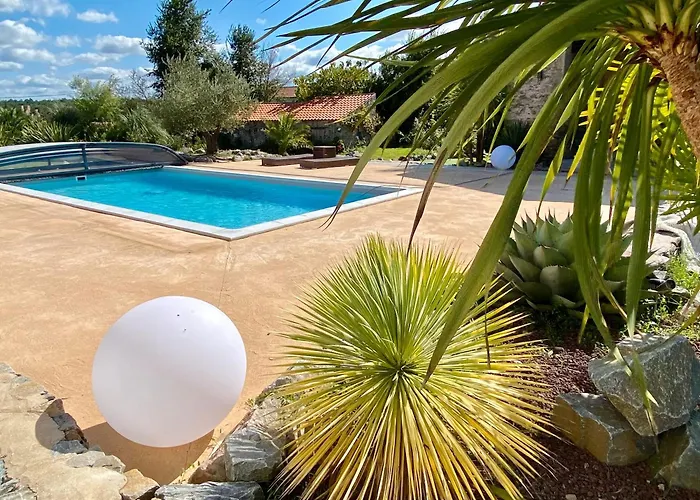 La Cour De La Foret *