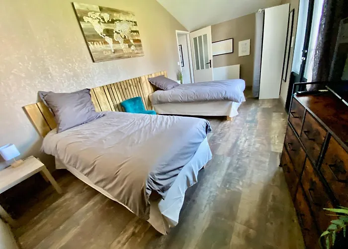 La Cour De La Foret *